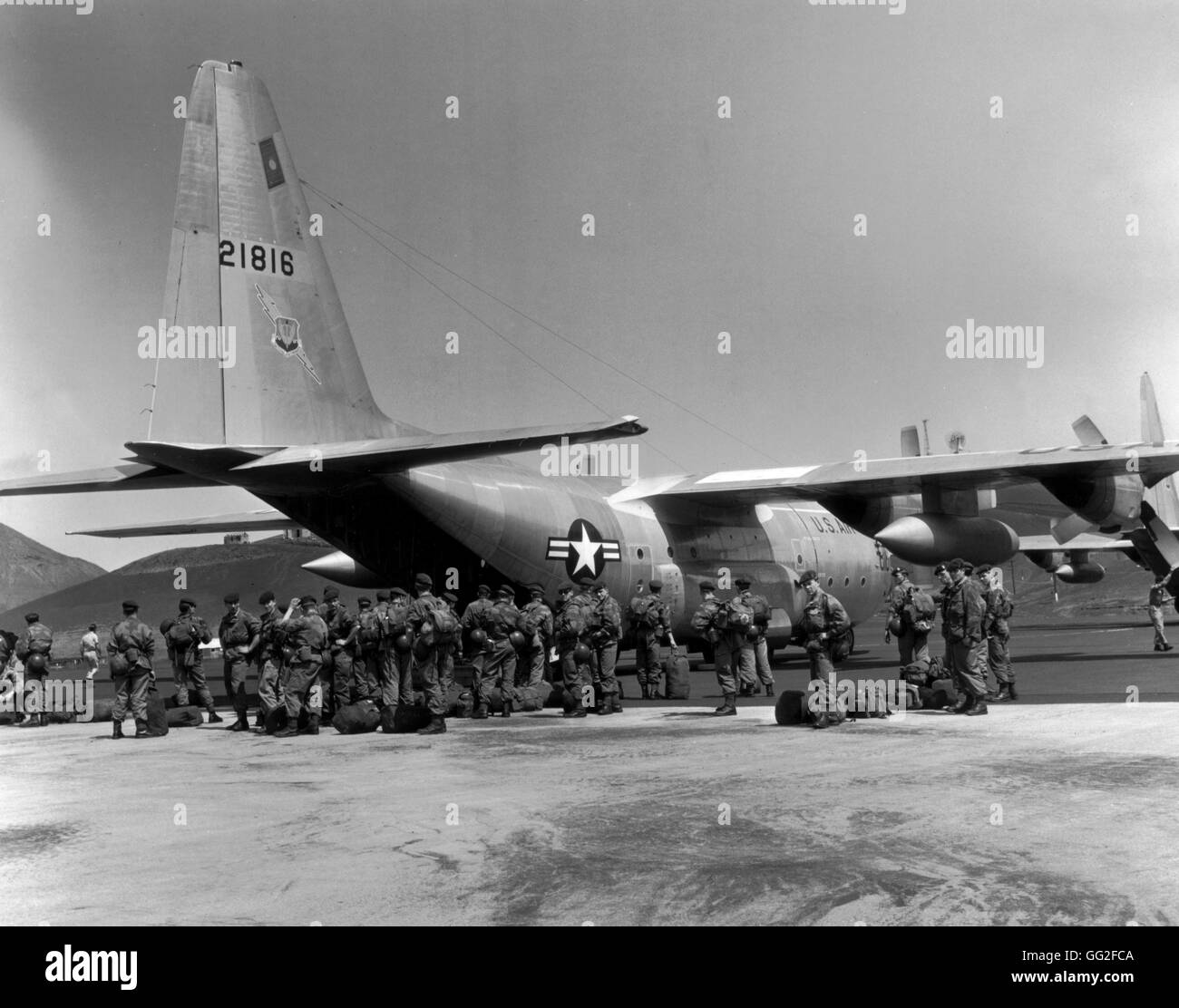 18 'Hercules' planes from the 464th Troop Carrier Wing flew in a unit of Belgian paratroopers to Stanleyville to free several hundred civilian hostages, including 2 Congolese and civilians from 18 foreign countries who were being kept under threat of deat Stock Photo