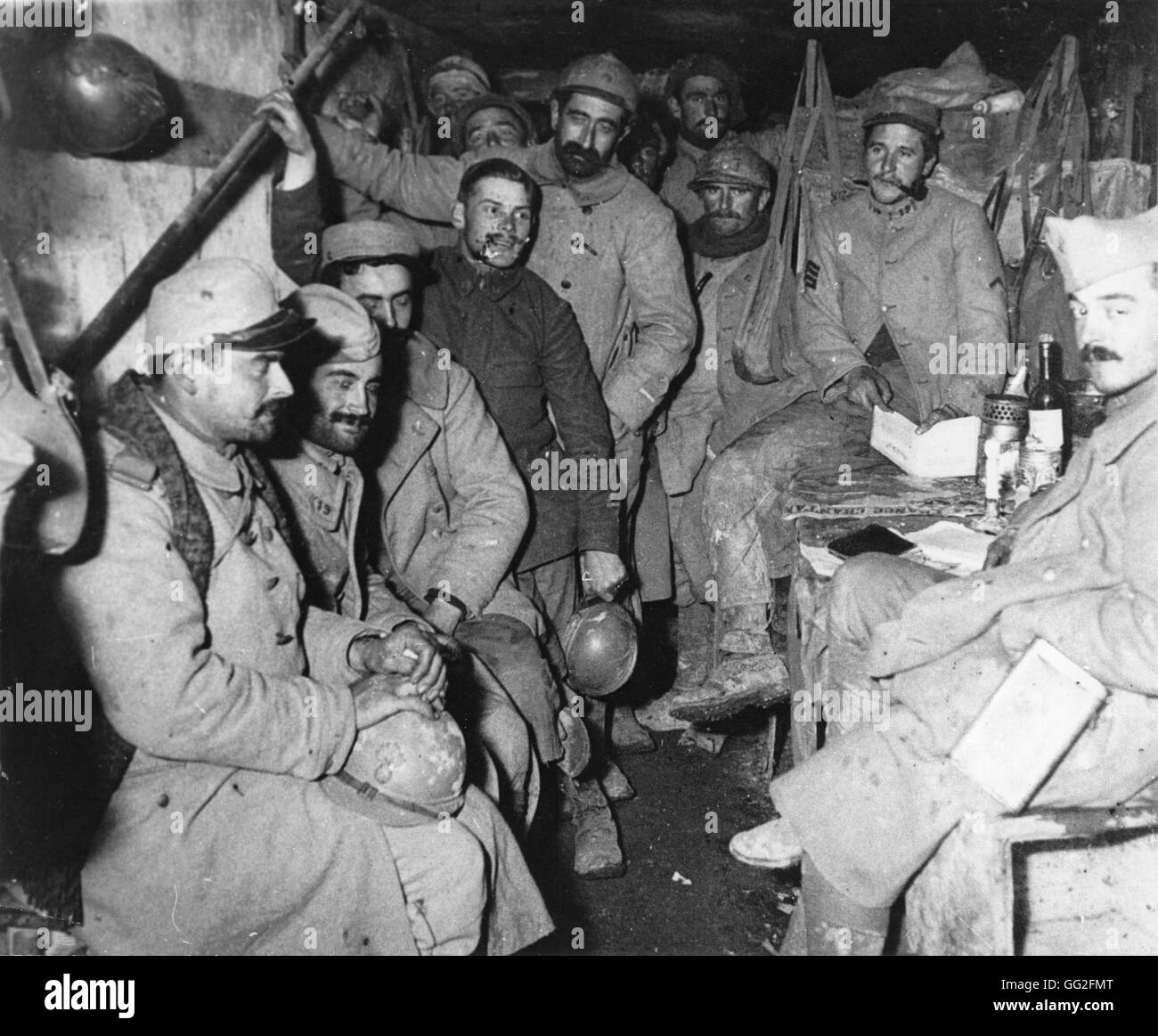 Premiere Guerre Mondiale 22 Novembre 1916 Soldats Au Repos Dans Le P C Du Secteur Au Fort De Vaux Stock Photo Alamy Premiere Guerre Mondiale 22 Novembre 1916 Soldats Au Repos Dans Le P C Du Secteur Au Fort De Vaux Stock Photo Alamy