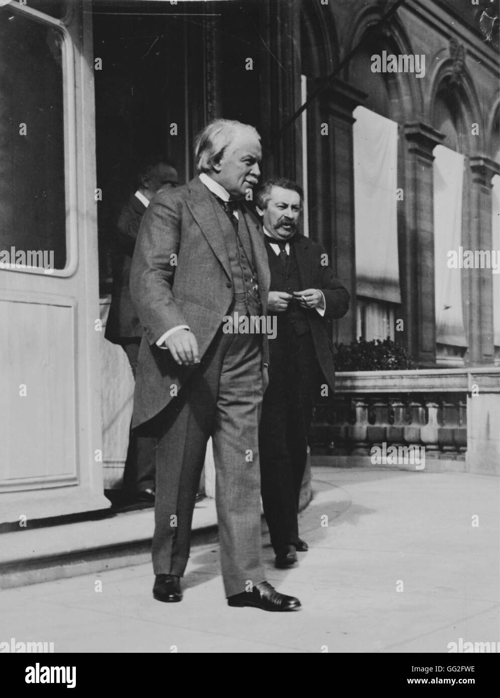 British Prime Minister Lloyd George and French President of the Council Aristide Briand leaving the Supreme Council at the Quai d'Orsay in Paris. August 8, 1921 Stock Photo