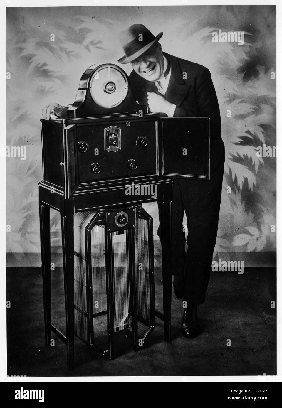 Dranem, French singer and comedian, posing with a Sferzo radio. 1927 Stock Photo