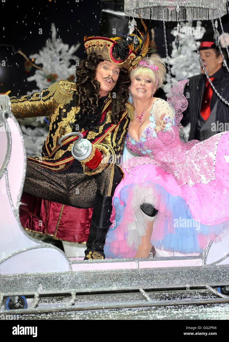 celebritys on the red carpet Stock Photo - Alamy