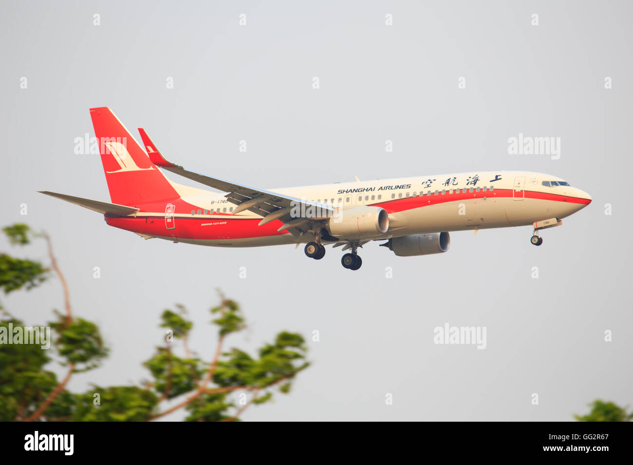 Boeing 737 Shanghai airlines Stock Photo