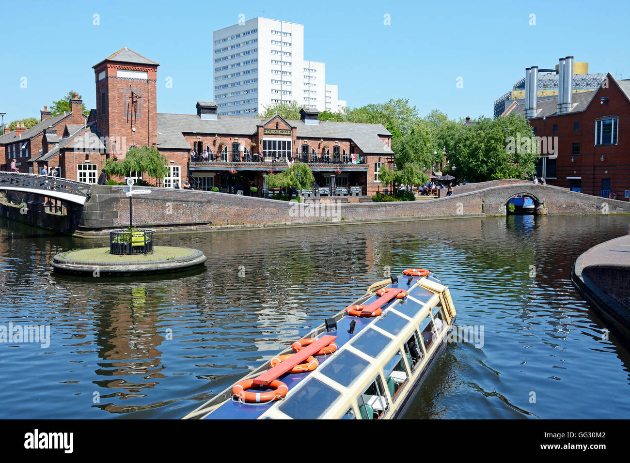 View of The Malt House pub at Old Turn Junction with a tour boat in the ...