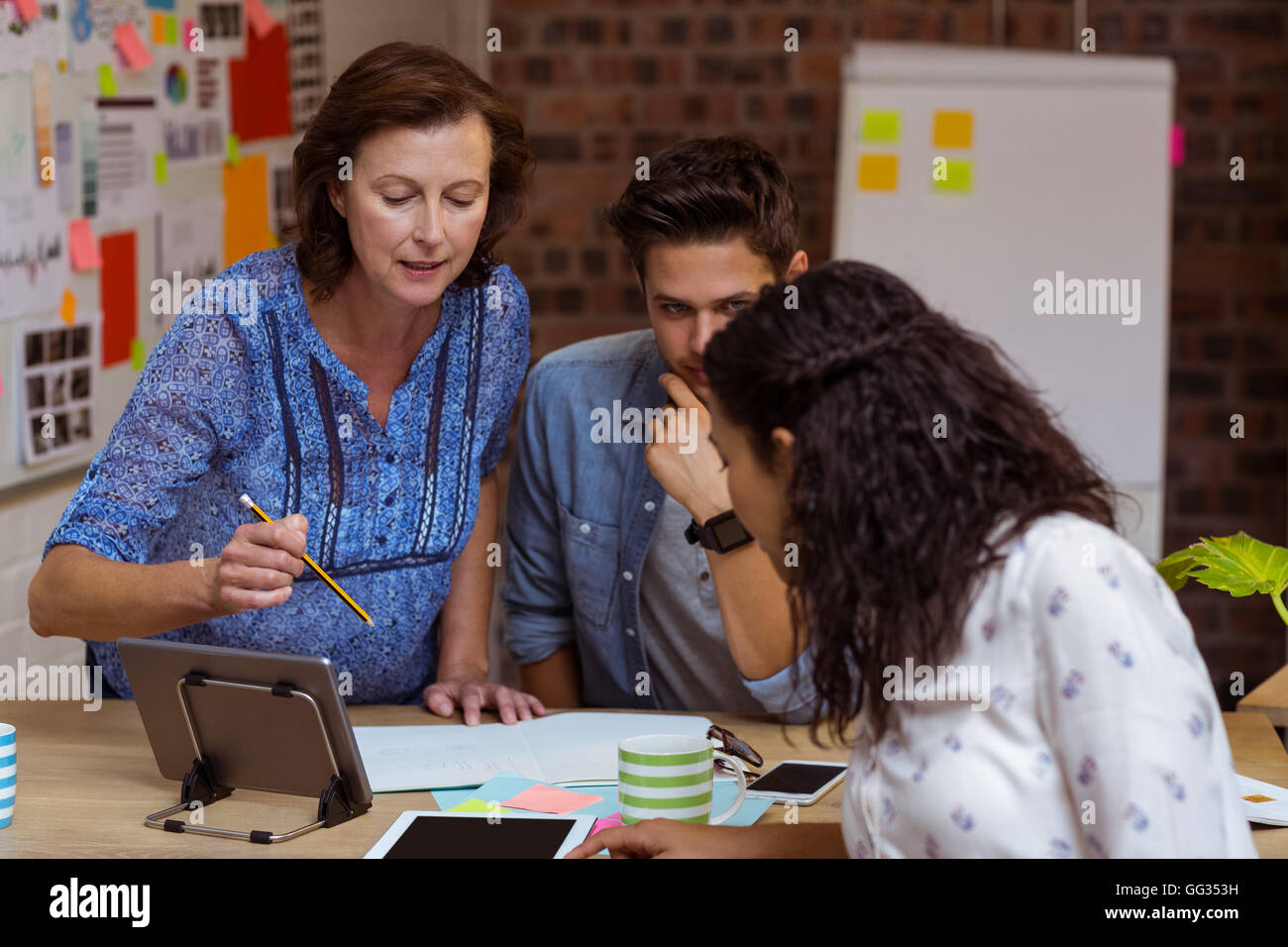 Stand office people hi-res stock photography and images - Alamy