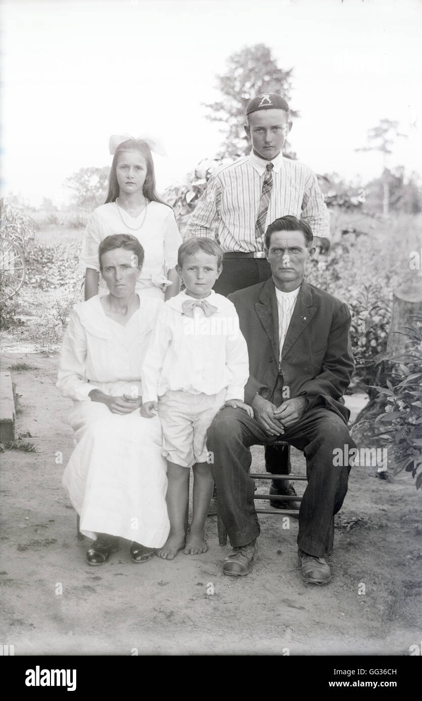 Antique c1910 photograph, midwestern family pose for portrait in their best clothes. Location unknown, possibly Texas, USA. SOURCE: ORIGINAL PHOTOGRAPHIC NEGATIVE. Stock Photo