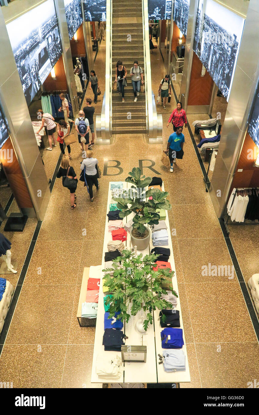 Banana republic store interior nyc hires stock photography and images