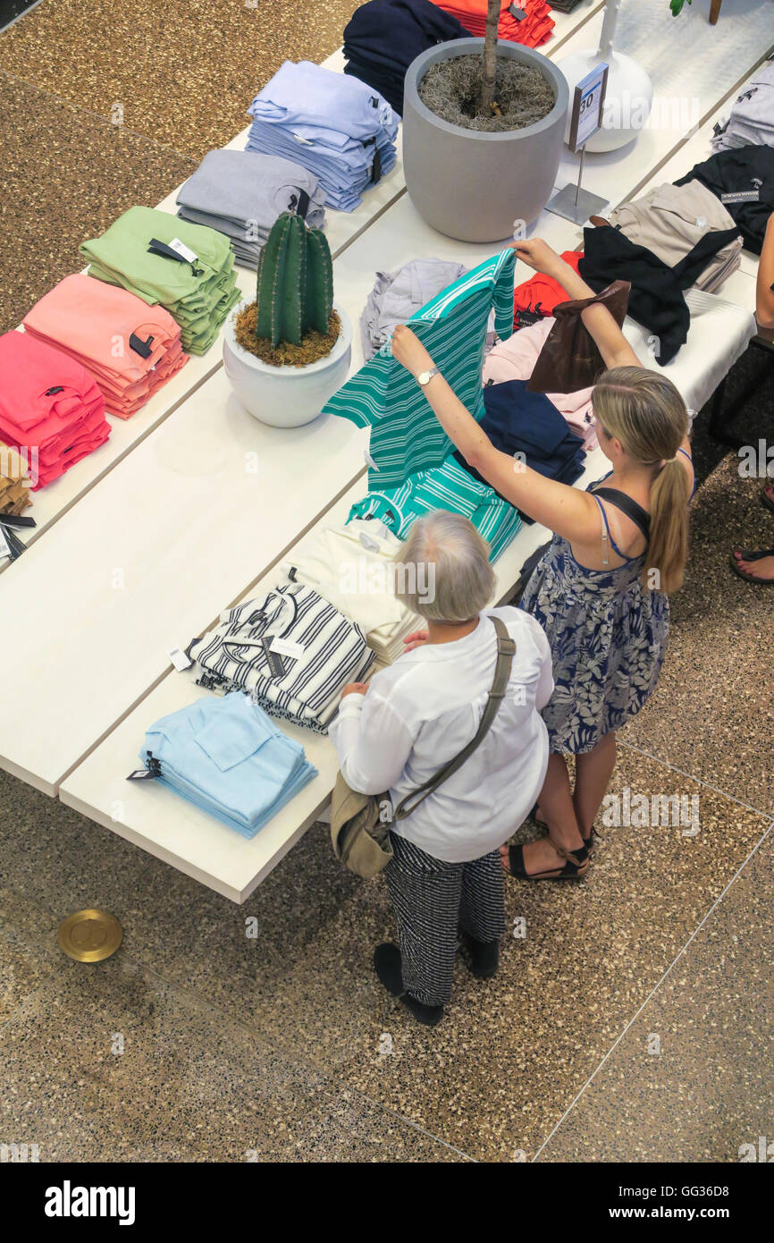 Banana republic store interior nyc hires stock photography and images
