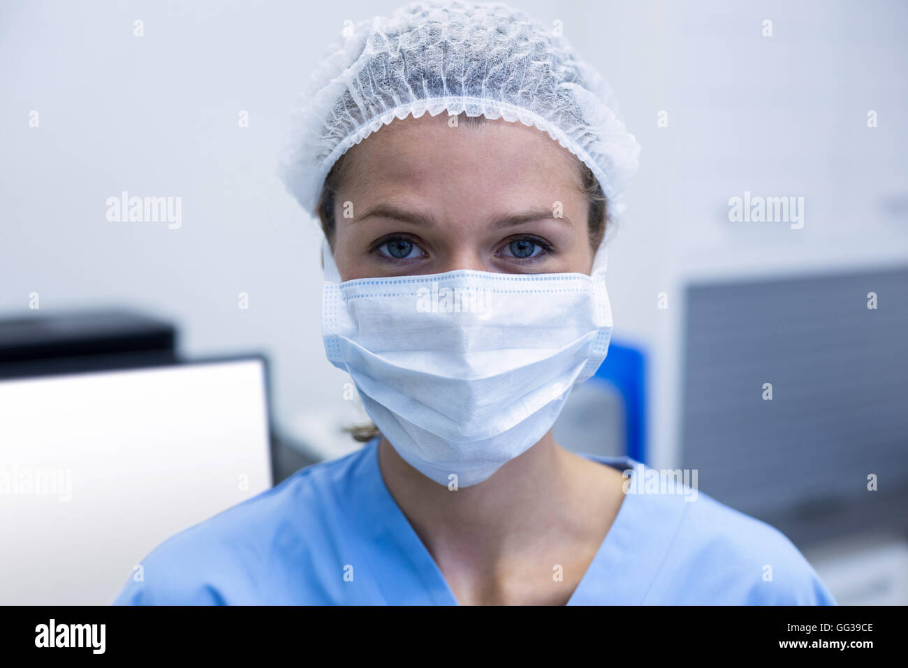 Dental assistant wearing surgical mask in dental clinic Stock Photo Alamy