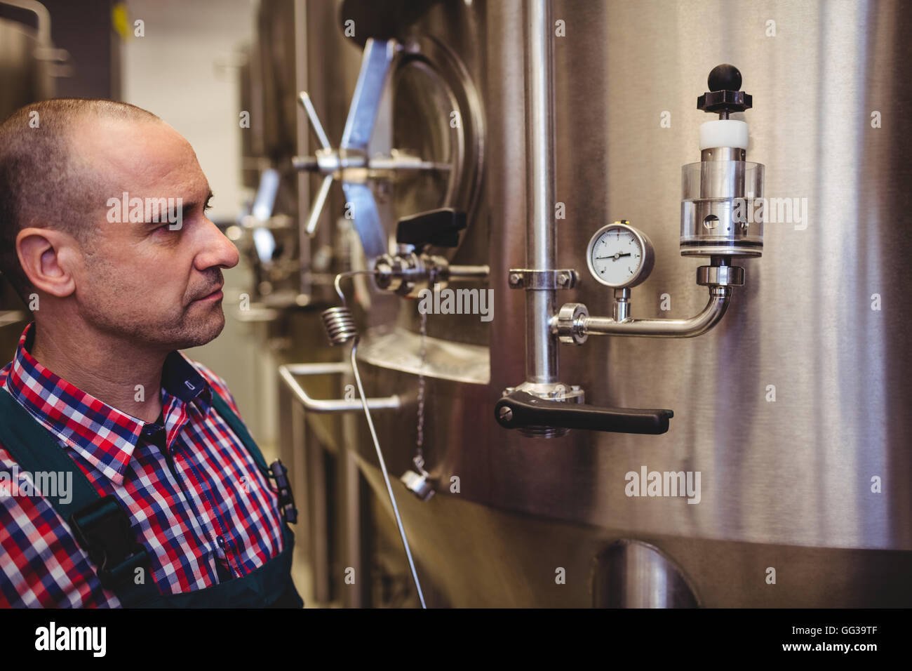 Small pressure gauge hi-res stock photography and images - Alamy