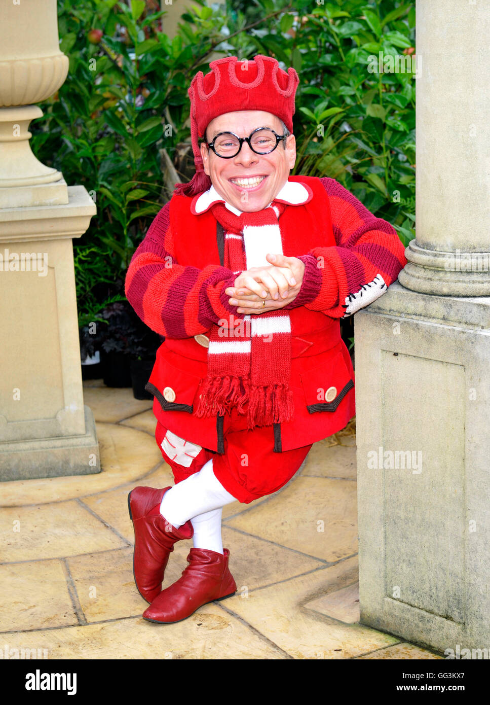Warwick davis Milton Keynes Theatre regional press of their Pantomime
