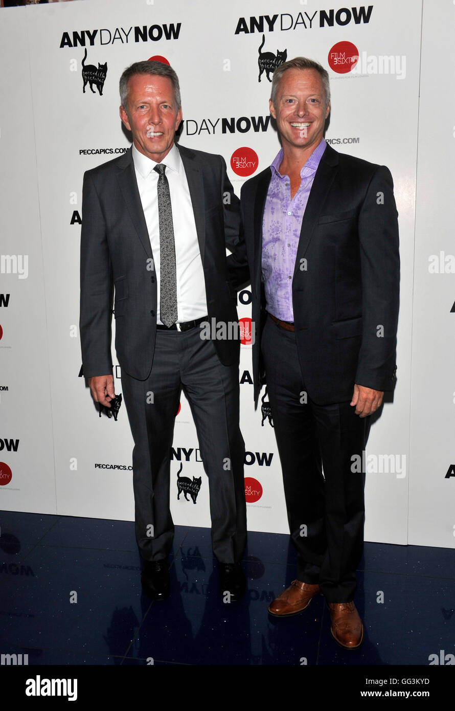 celebritys on the red carpet Stock Photo - Alamy