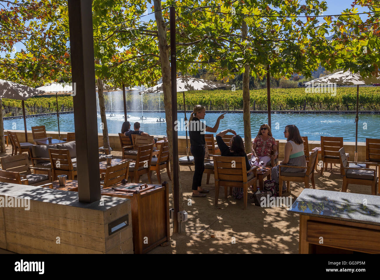 People, tourists, wine tasting, outdoor wine tasting, outdoor tasting patio, Alpha Omega Winery, Napa Valley, California Stock Photo