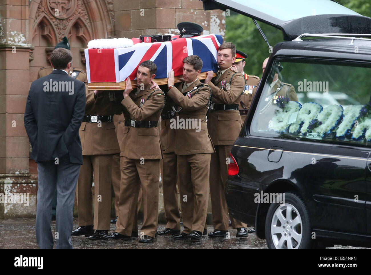 The coffin of Corporal Josh Hoole is carried into Crichton Memorial church in Dumfries for his funeral by colleagues and brother Tyrone (right). Stock Photo