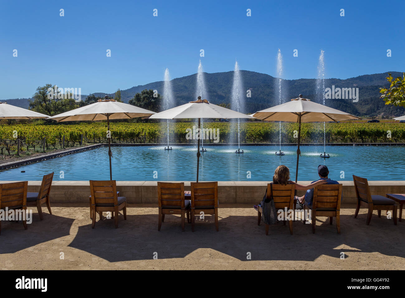 People, tourists, wine tasting, outdoor wine tasting, outdoor tasting