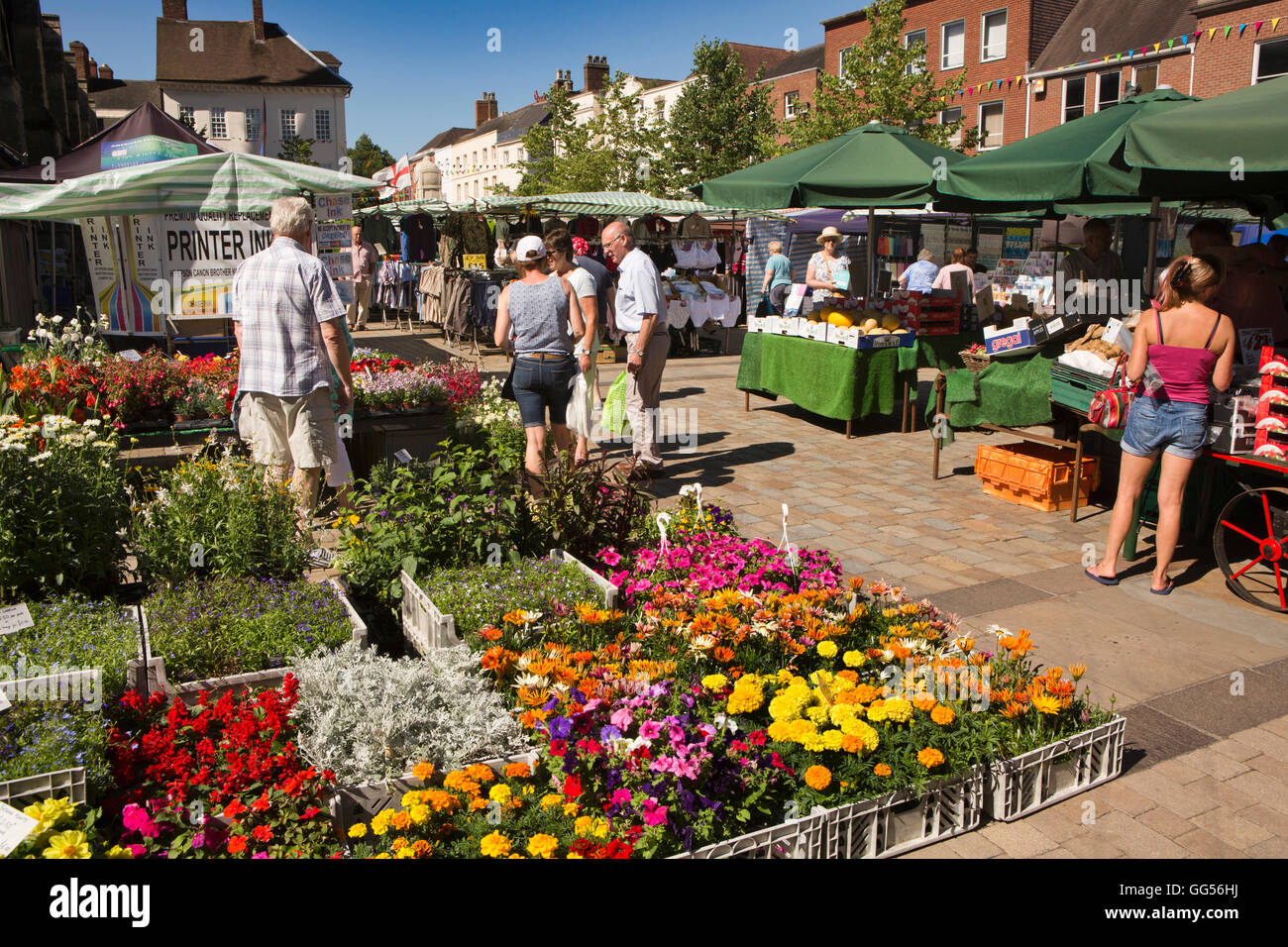UK, England, Staffordshire, Lichfield, Market Square, outdoor market in