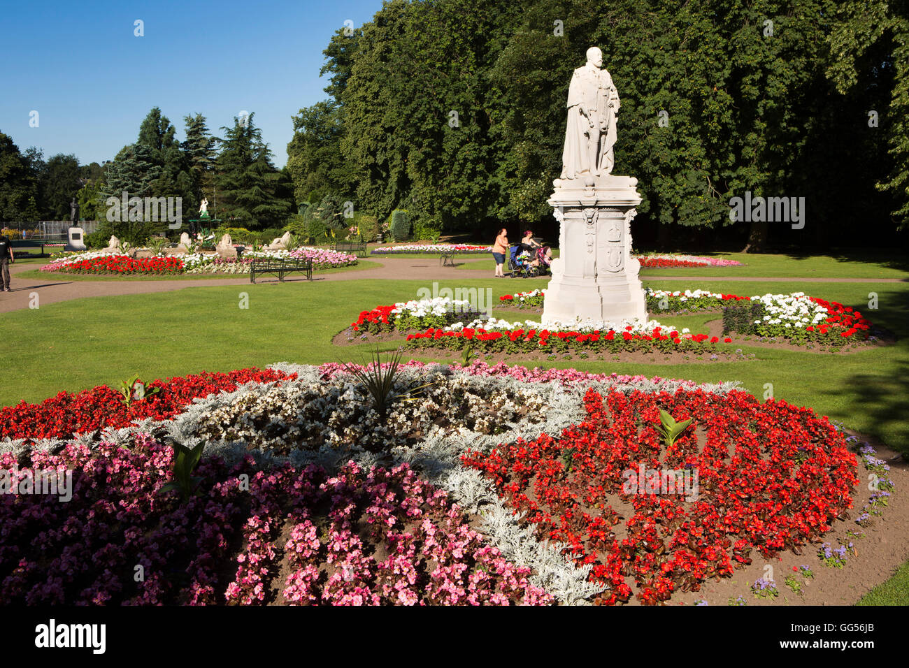 UK, England, Staffordshire, Lichfield, Museum Gardens, floral planting and statue of Edward VII Stock Photo