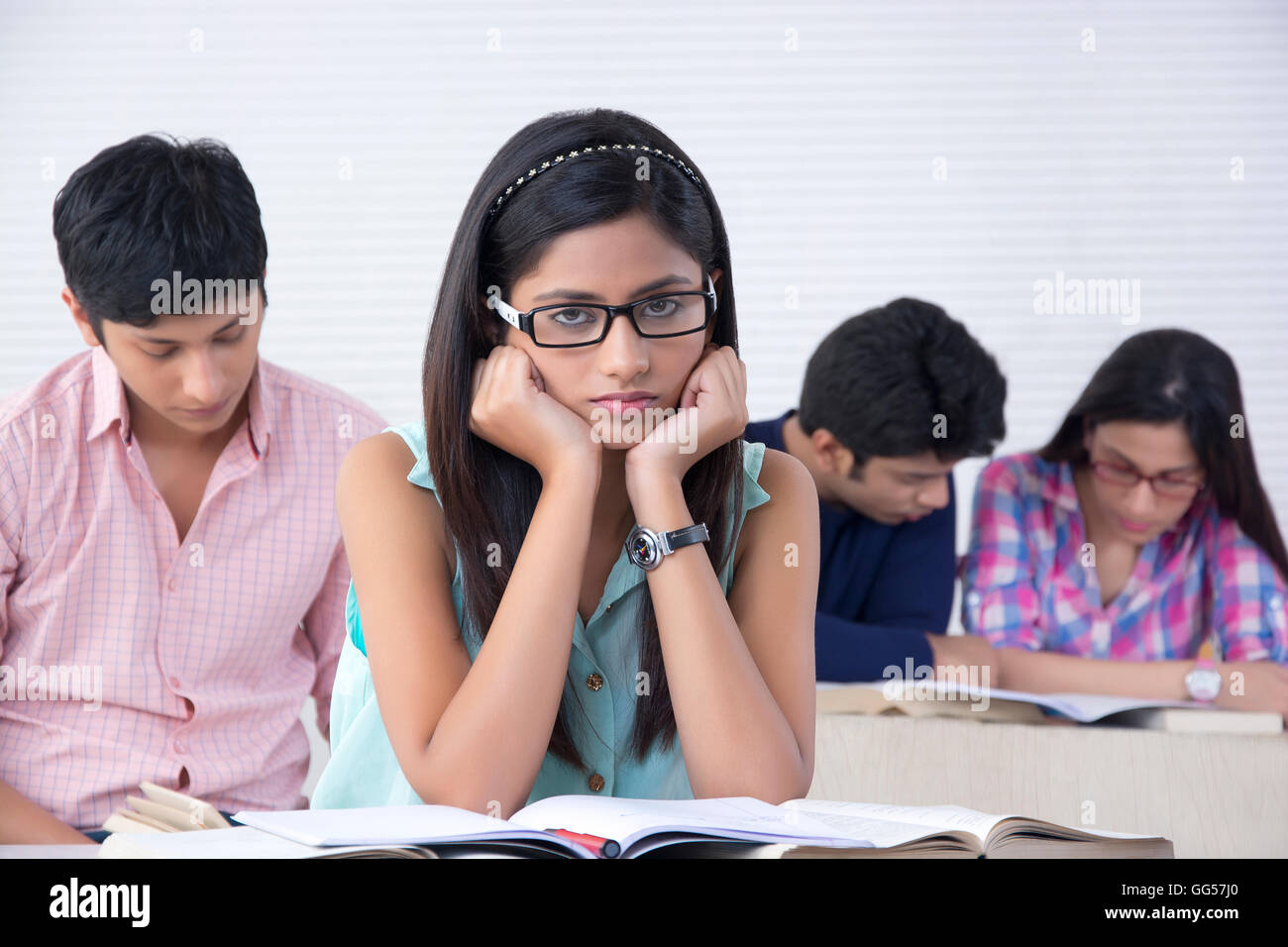 Student looking bored classroom hi-res stock photography and images - Alamy