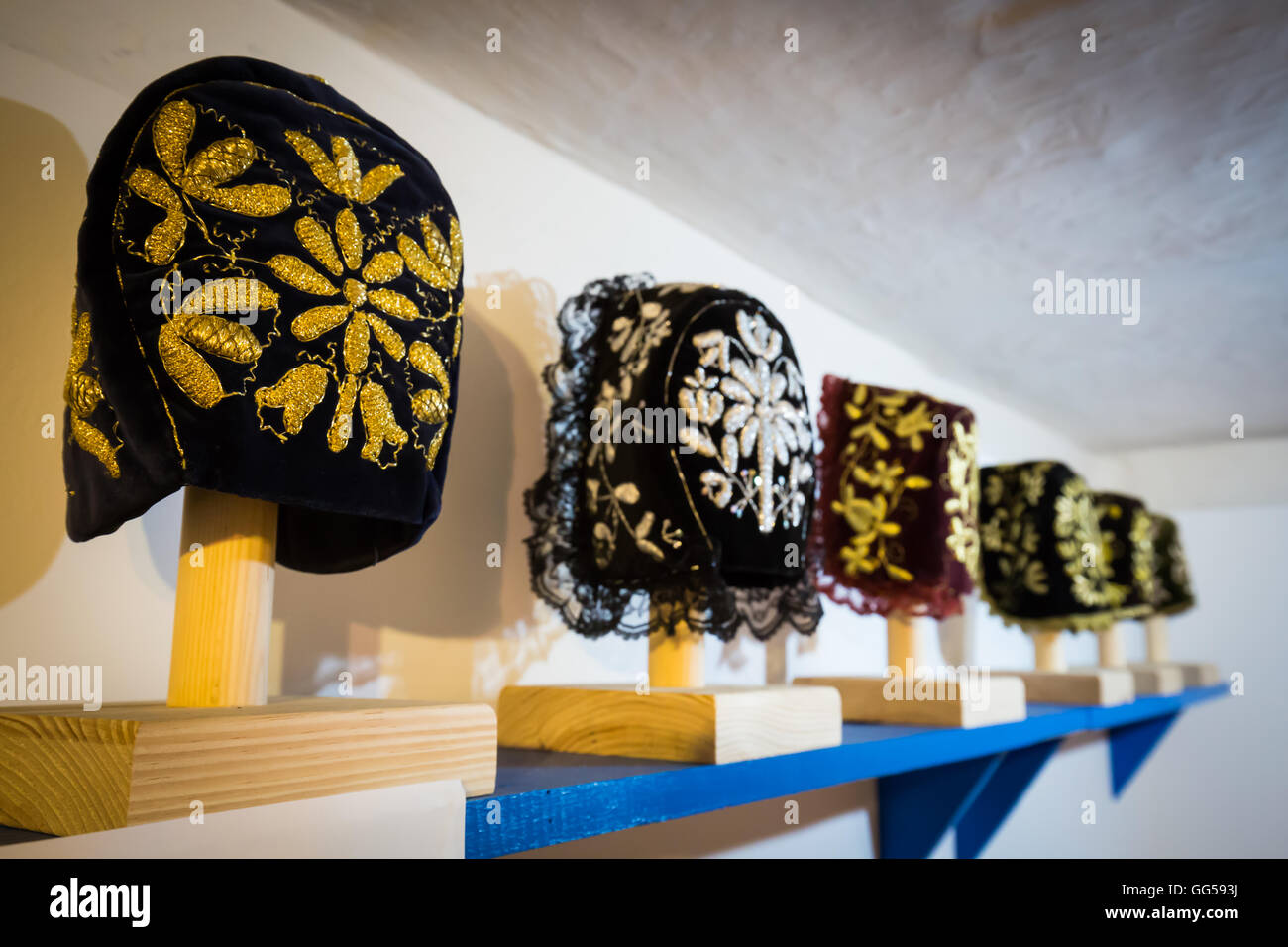 Polish traditional costume hi-res stock photography and images - Alamy