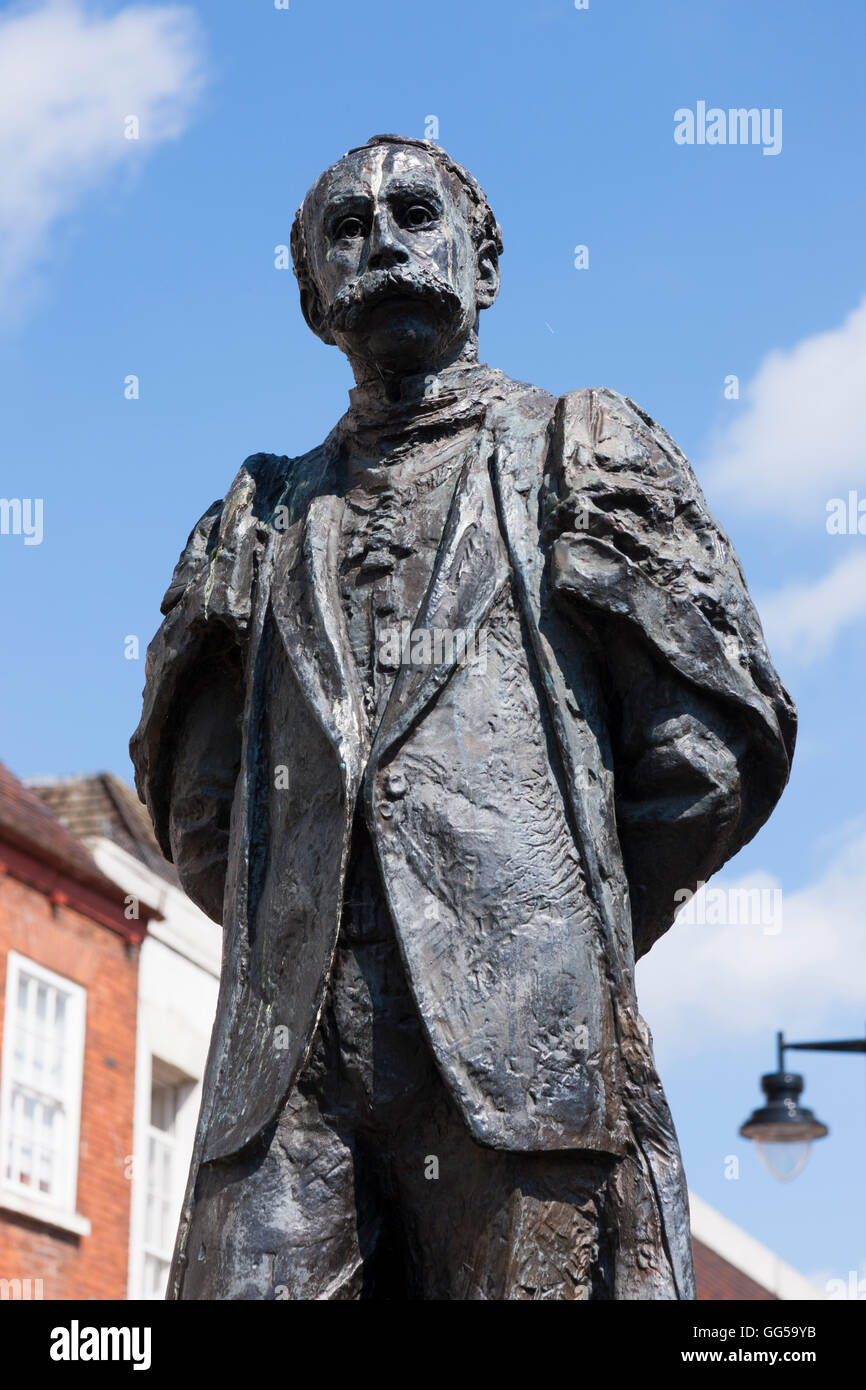 Sir Edward Elgar's statue in Worcester High Street. Worcester ...