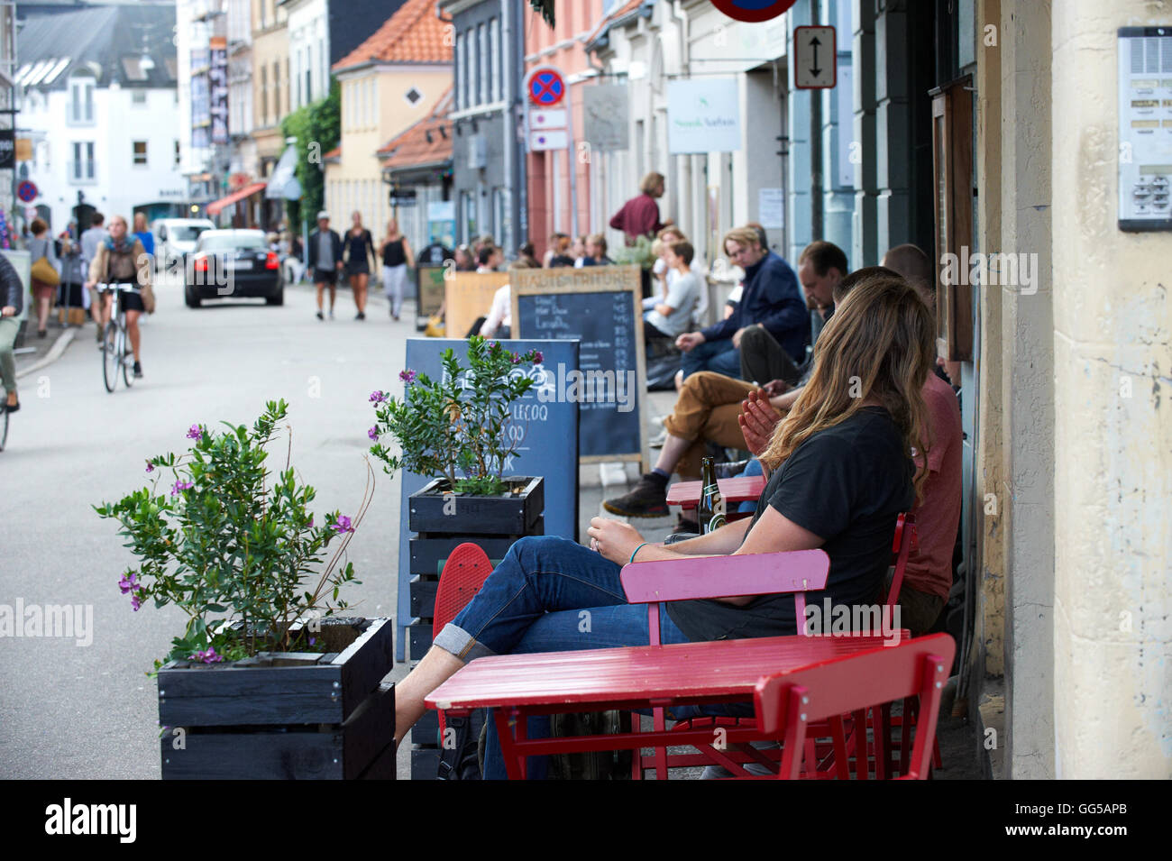 Hvad angår folk spids narre People outside cafe, Graven, Aarhus City, Denmark Stock Photo - Alamy