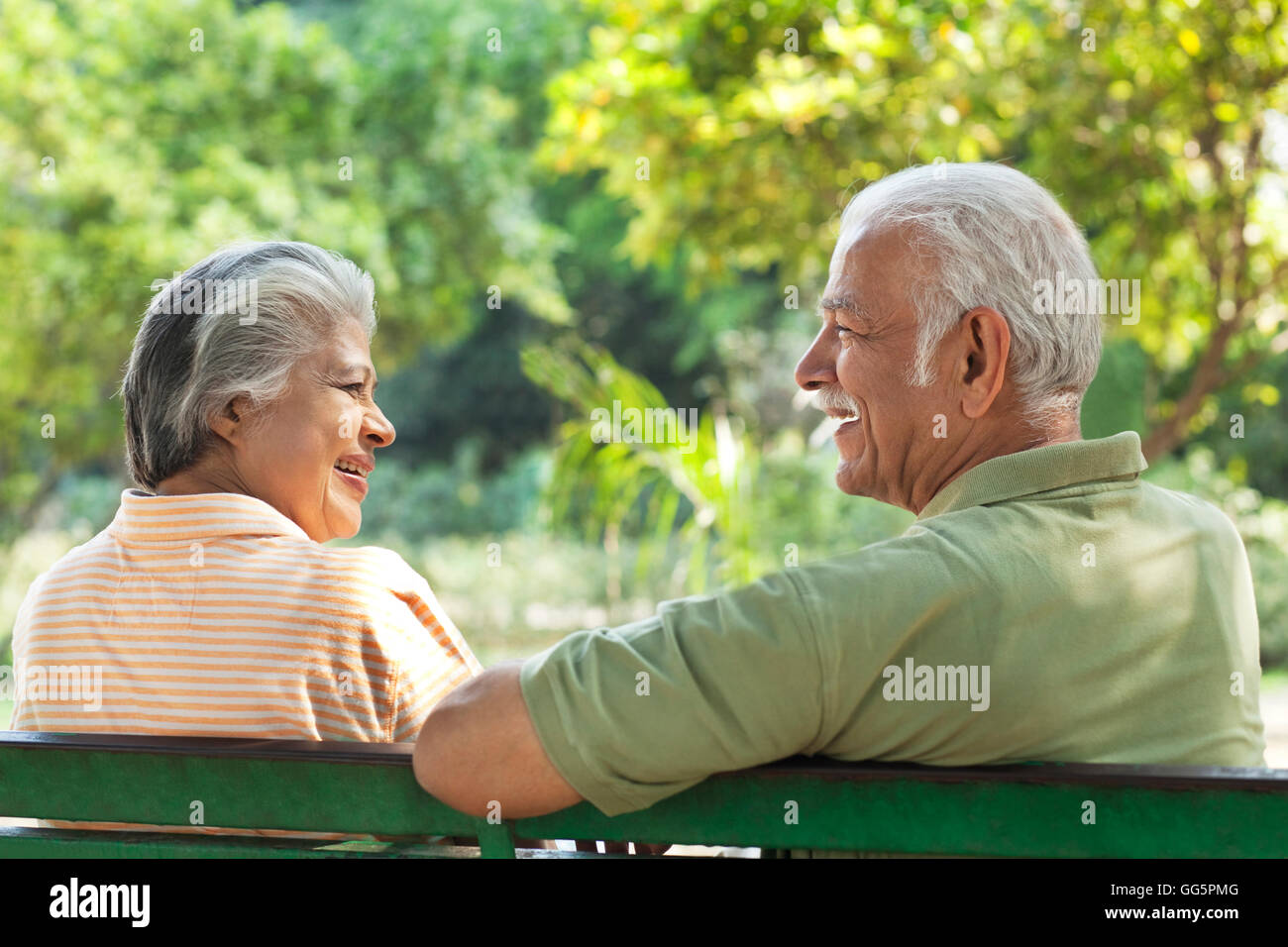 Old men sitting on a bench hi-res stock photography and images - Alamy