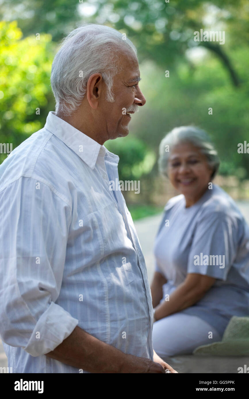Indian senior couple in park hi-res stock photography and images - Alamy
