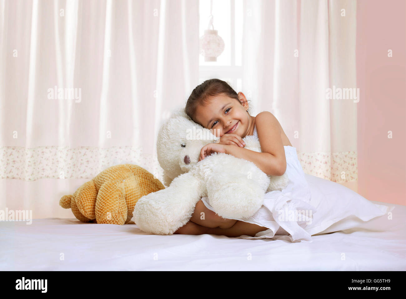 Childhood teddy bear girl hi-res stock photography and images - Alamy