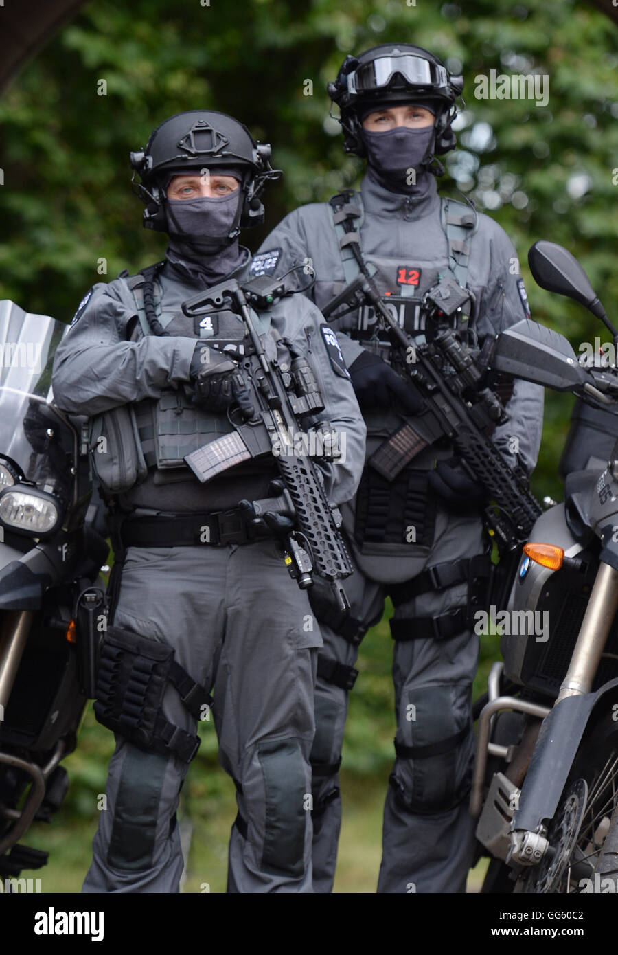 Armed police prepare to deploy from Hyde Park, central London, as Scotland Yard announced that the first of 600 additional armed officers were trained and operationally ready, and unveiled plans to put more marksmen on public patrol. Stock Photo