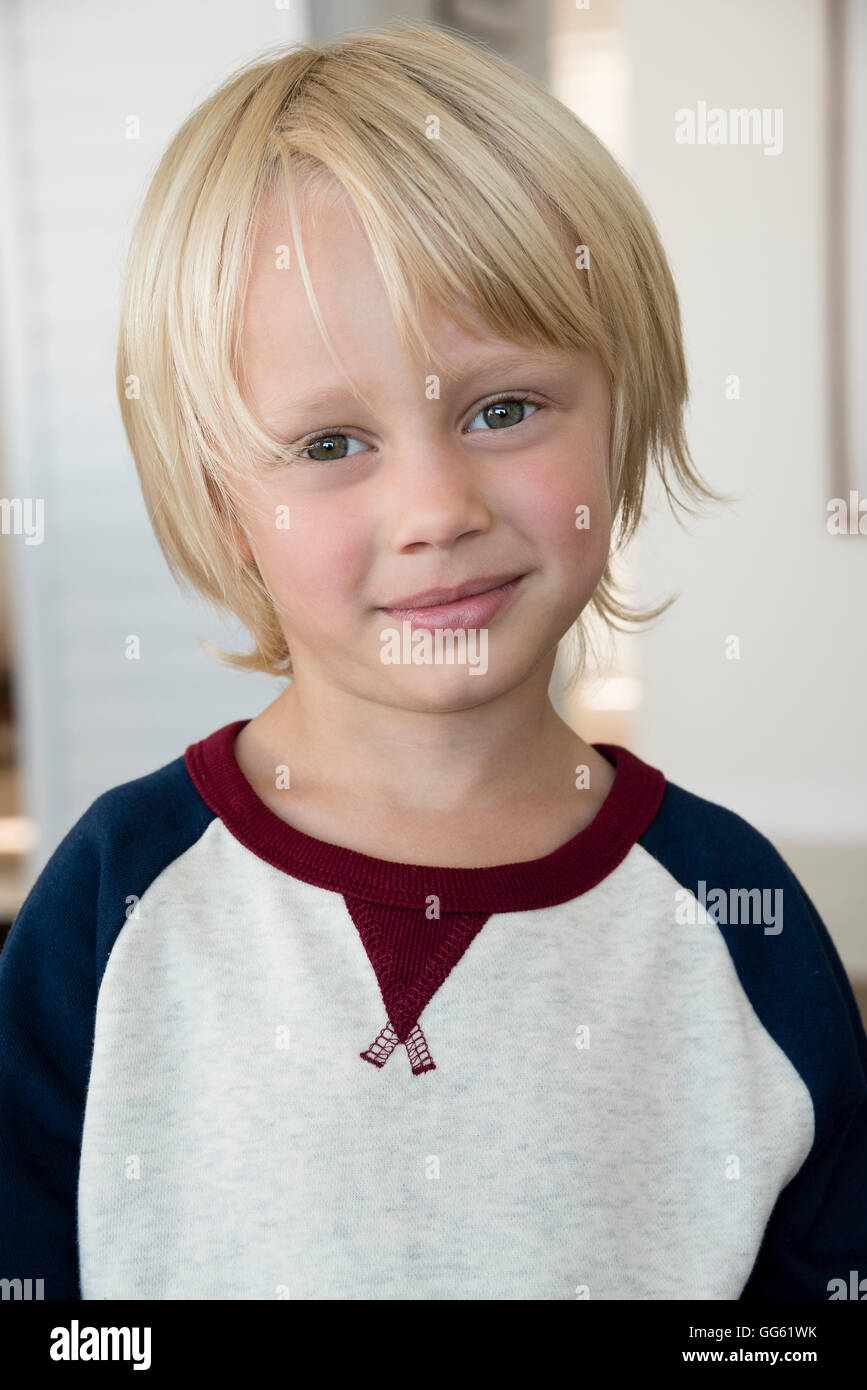 Portrait of a happy little boy Stock Photo - Alamy