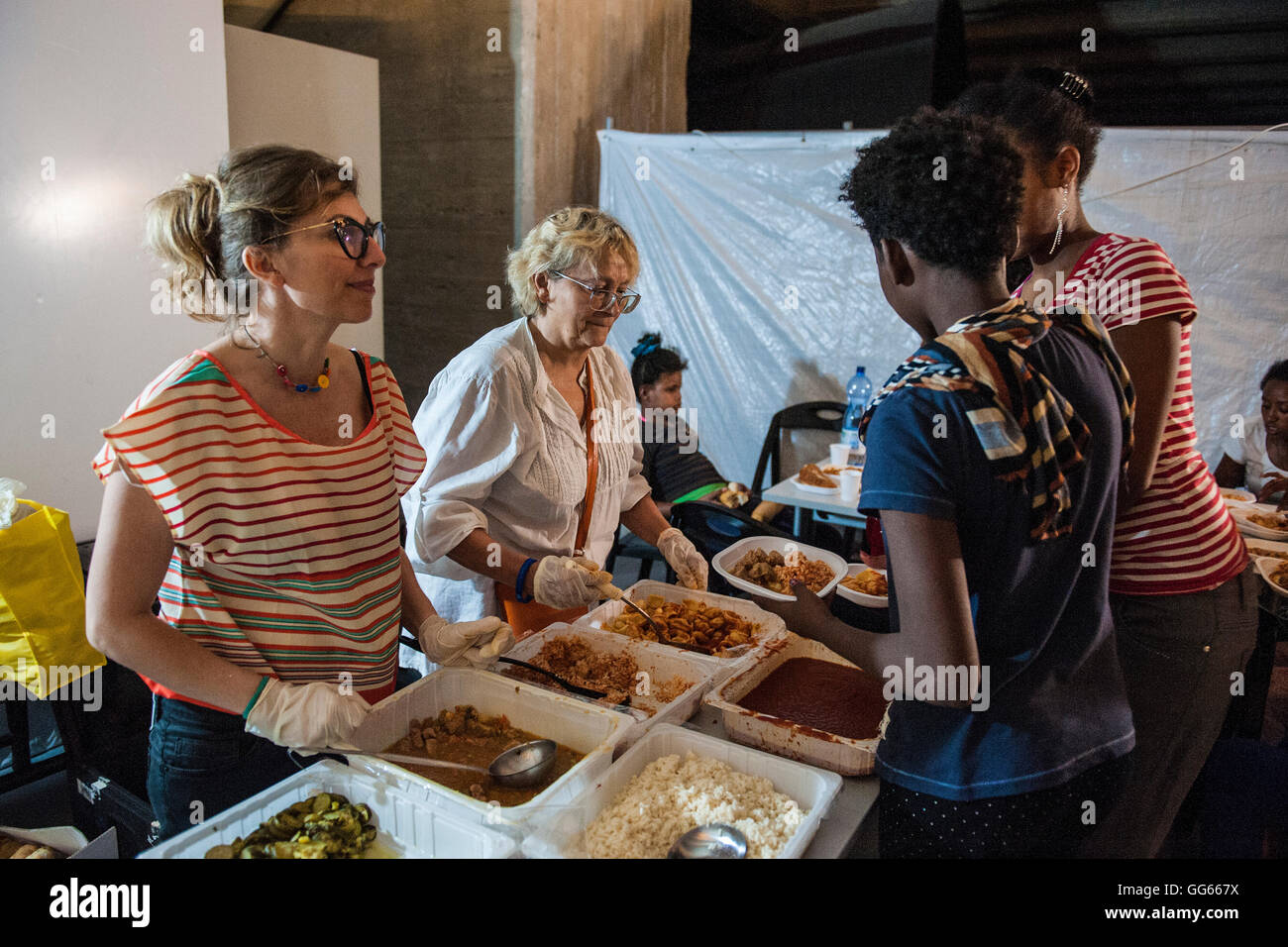 Milan food aid hi-res stock photography and images - Alamy