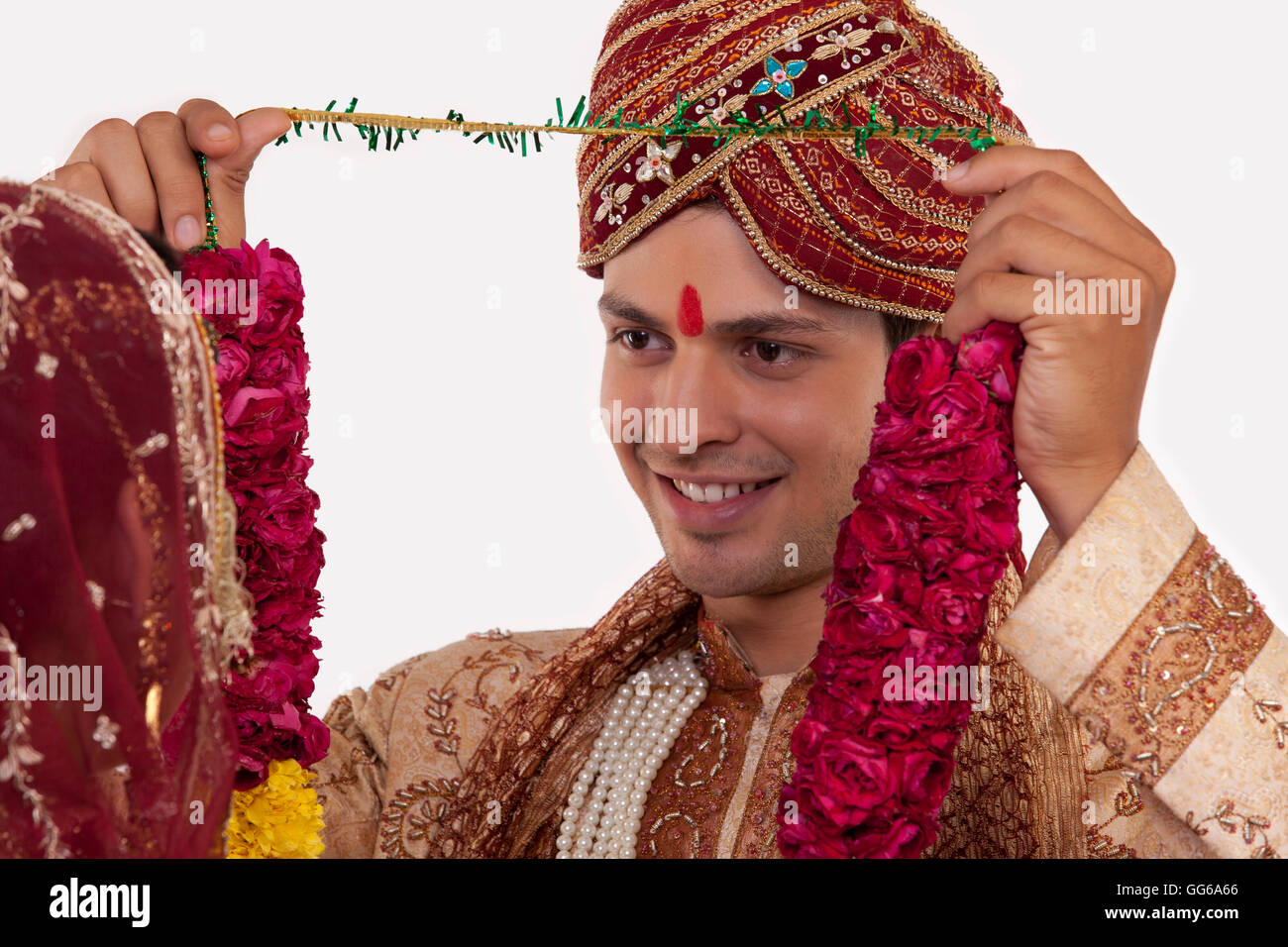 Gujarati groom putting a garland on a bride Stock Photo Alamy