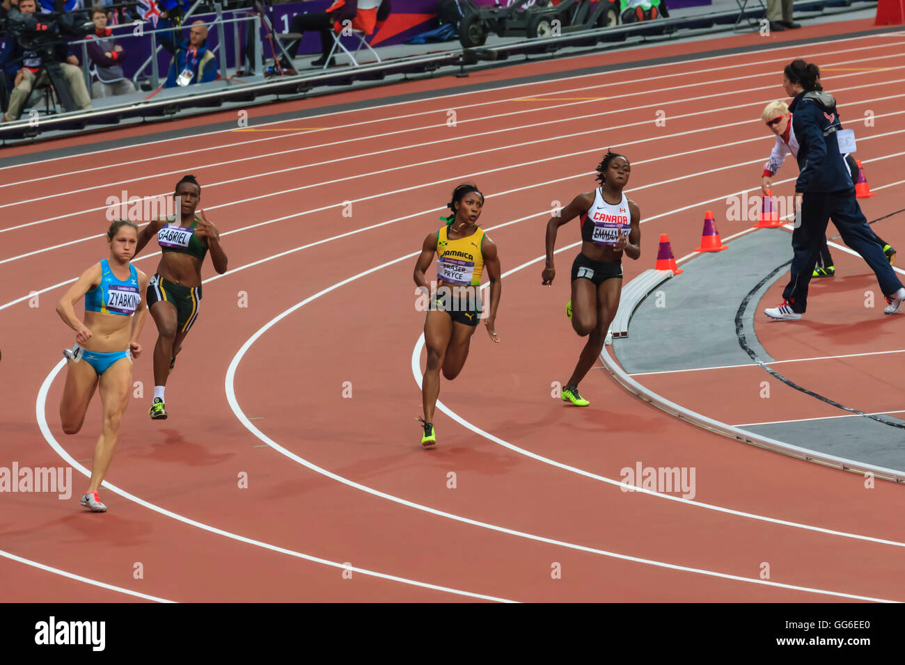 Shelly-Ann Fraser-Pryce, Jamaica, runs the bend in the Women's 200m round 1, London 2012, Summer Olympic Games, London, UK Stock Photo