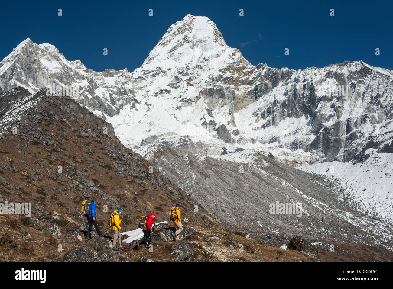 A climbing team with views of Ama Dablam, Everest region, Himalayas, Nepal, Asia Stock Photo