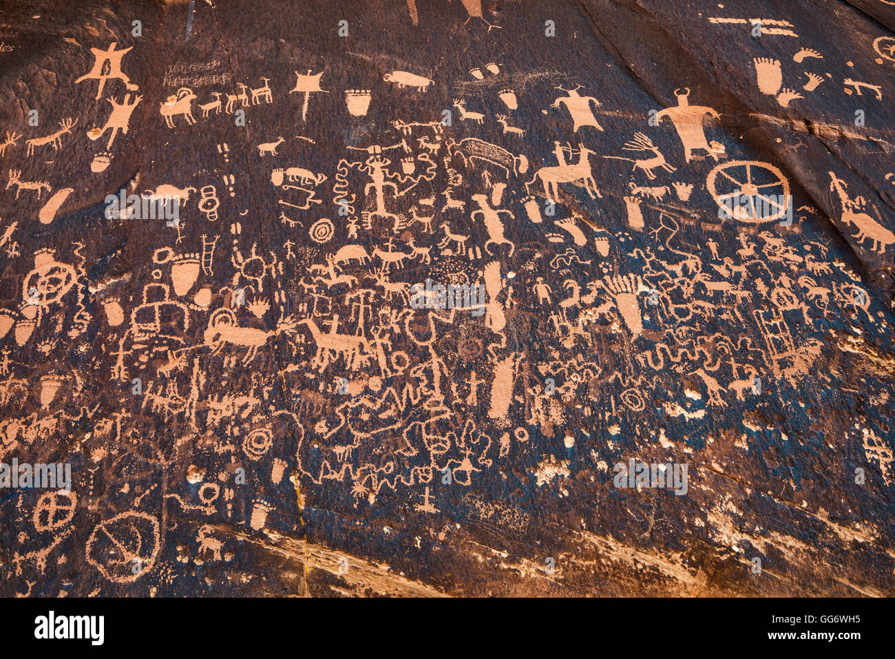 Native American petroglyphs at Newspaper Rock State Historic Monument, Canyon Rims Recreation Area, Utah, USA Stock Photo