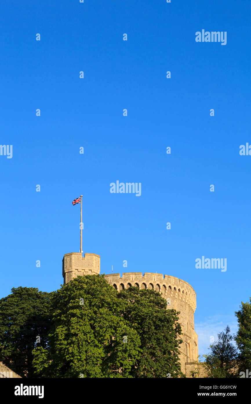 Windsor Castle viewed from King Edward VII Avenue Stock Photo Alamy