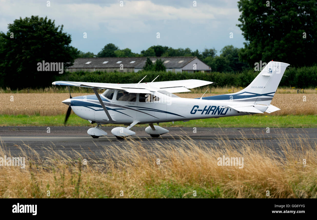 Cessna 182-T at Wellesbourne Airfield, Warwickshire, UK (G-HRND) Stock Photo