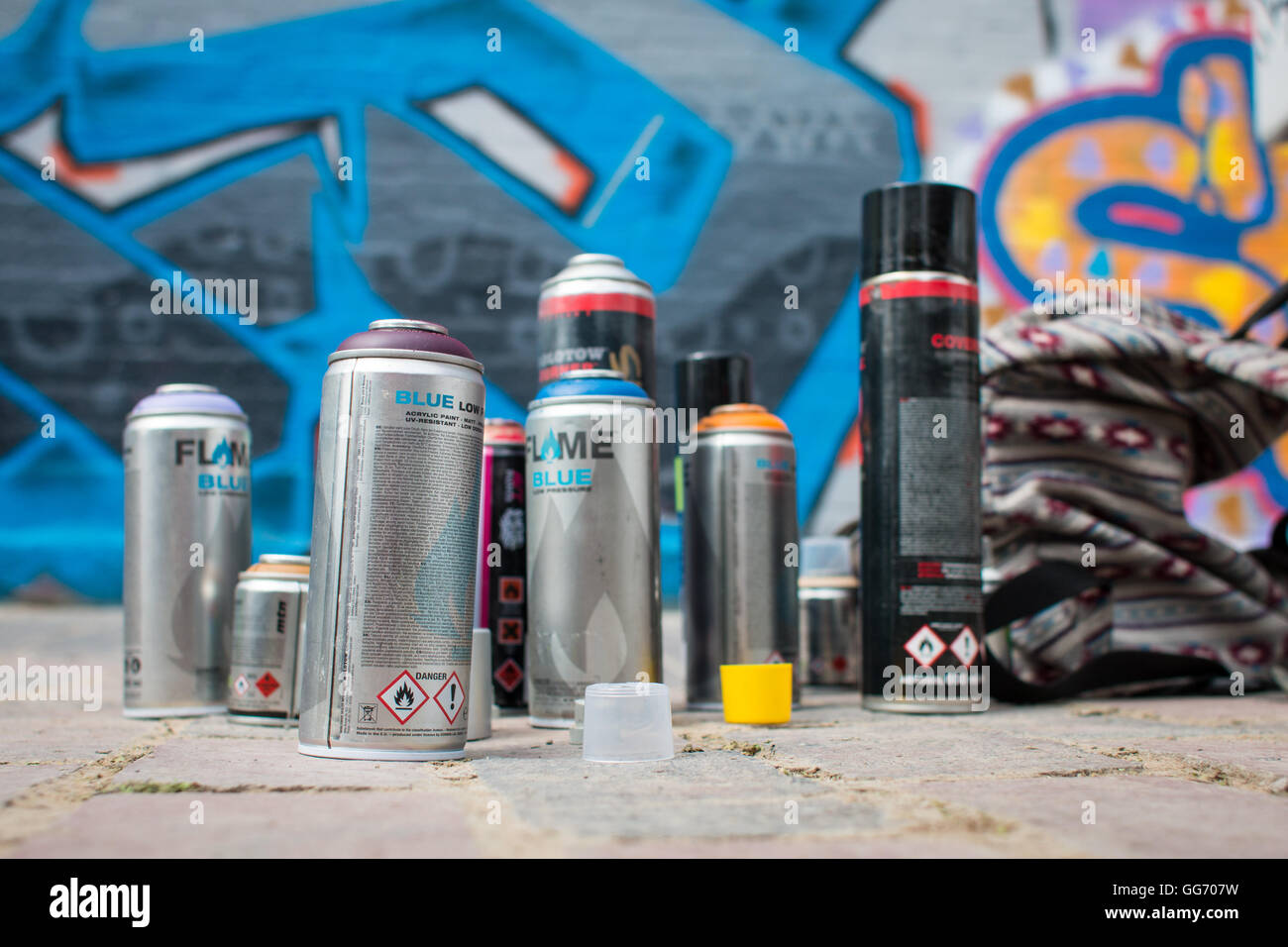 spray paint cans Stock Photo Alamy