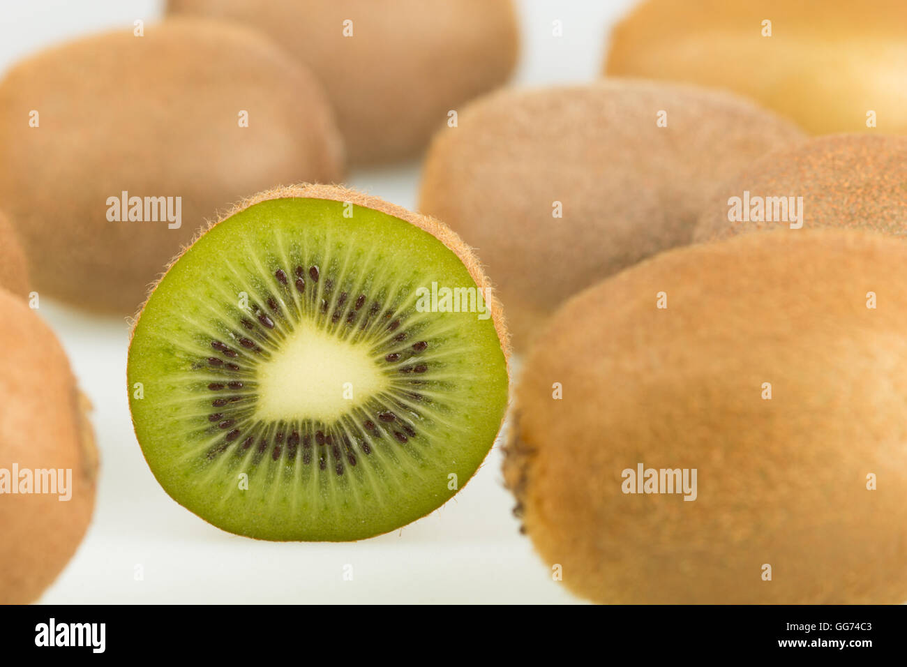 Single whole kiwi fruit hi-res stock photography and images - Alamy