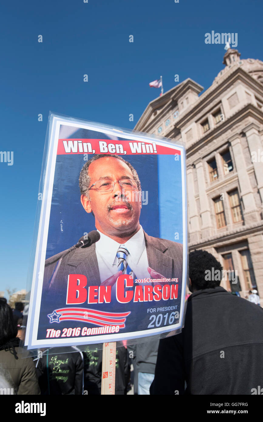 Marcher holds placard supporting Republican Party presidential candidate Ben Carson at the state Capitol building in Austin Stock Photo