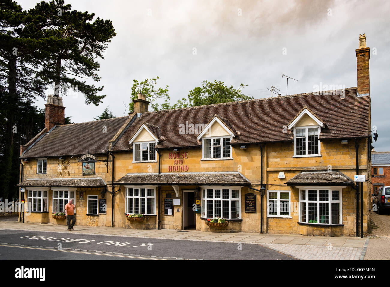 Horse and Hound pub in Broadway in the Cotswolds, Worcester, England, United Kingdom Stock Photo