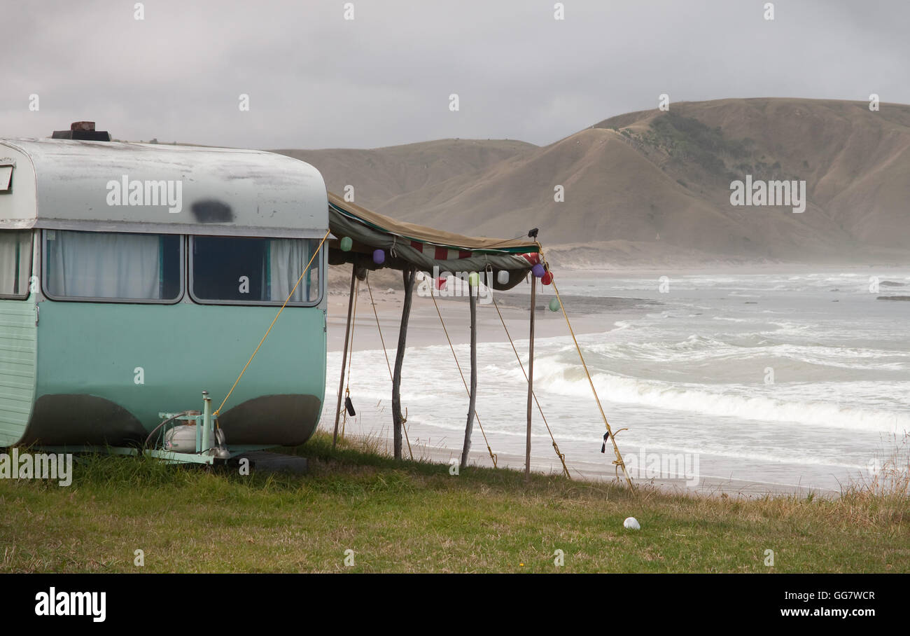 Summer Beach Side Freedom Camping And Caravans Pouawa Beach Gisborne East Coast North Island New Zealand Stock Photo Alamy