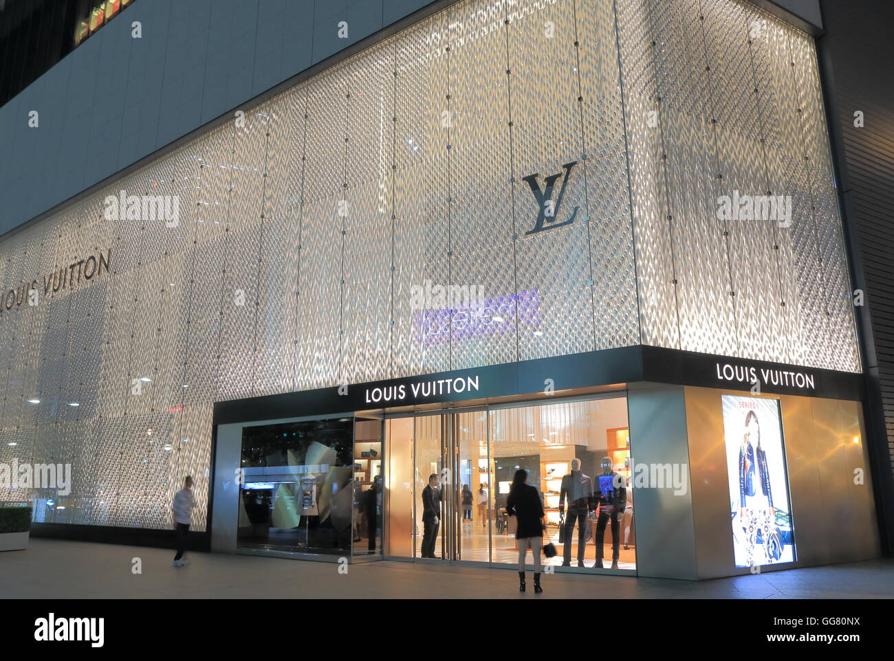 Louis vuitton tokyo store hi-res stock photography and images - Alamy
