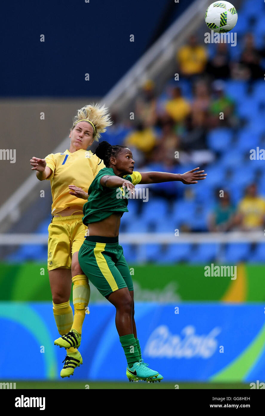 Rio De Janeiro, Brazil. 3rd Aug, 2016. Dahlkvist Lisa of Sweden (L) vies with Dlamini Amanada of South Africa during the opening match of the women's Olympic football competitions between South Africa and Sweden at the Olympic Stadium in Rio de Janeiro, Brazil, Aug. 3, 2016. Sweden won 1-0. © Lin Yiguang/Xinhua/Alamy Live News Stock Photo