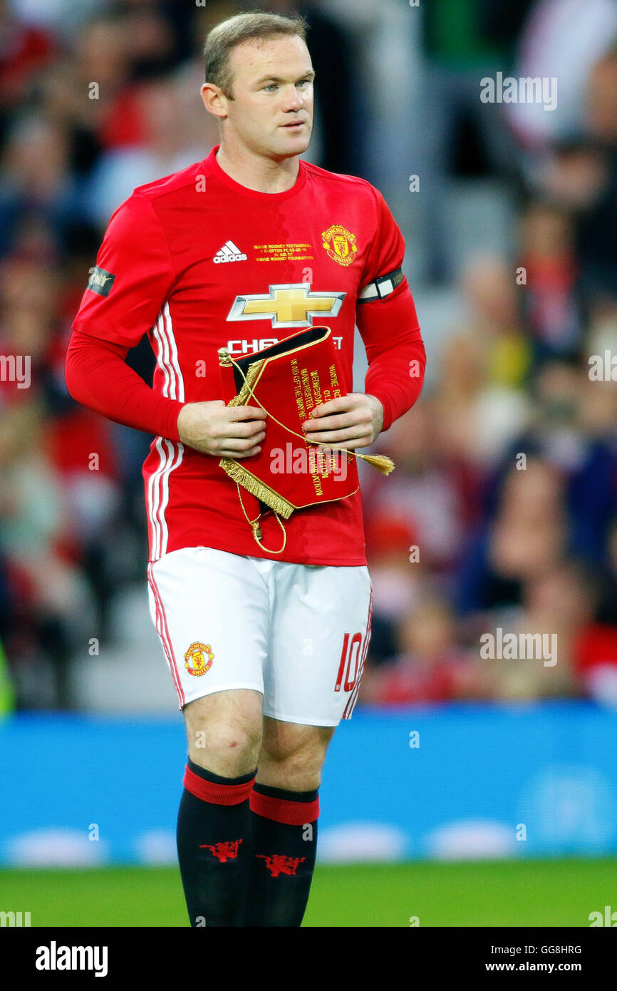 Old Trafford Manchester Uk 03rd Aug 16 Wayne Rooney Testimonial Football Match Manchester United Versus Everton Wayne Rooney Of Manchester United Bench With The Commemorative Bannerwalks Towards The Credit Action Plus Sports Alamy