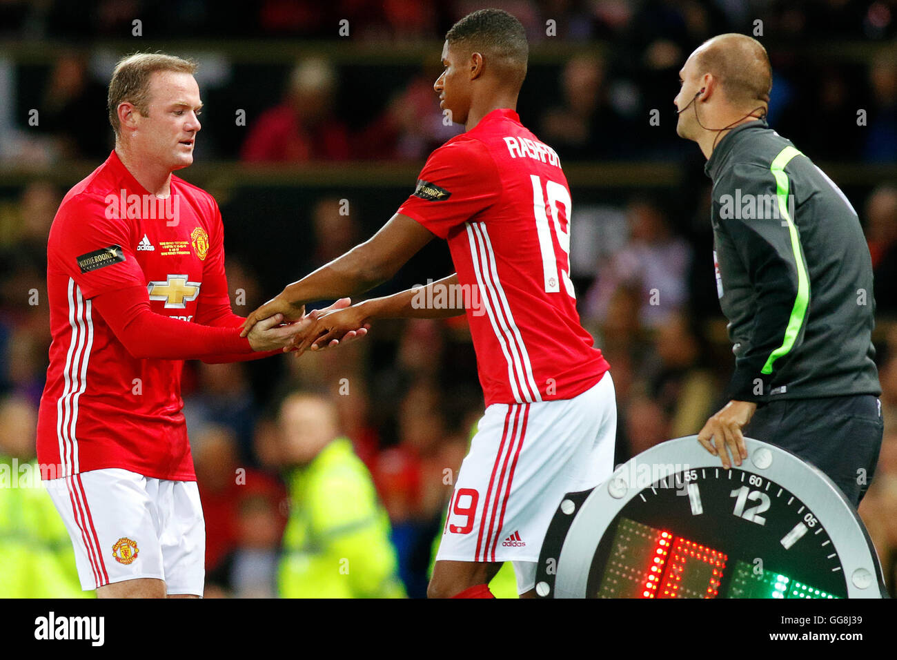 Old Trafford Manchester Uk 03rd Aug 16 Wayne Rooney Testimonial Football Match Manchester United Versus Everton Wayne Rooney Of Manchester United Is Replaced By Marcus Rashford Of Manchester United Credit Action Plus