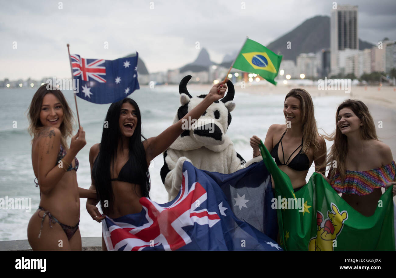 August. 03rd Aug, 2016. Women wave flags and pose for an Australian TV station at Copacabana beach in Rio de Janiero, Brazil, August 03, 2016. Rio 2016 Olympic Games take place from 05 to 21 August. Photo: Sebastian Kahnert/dpa/Alamy Live News Stock Photo