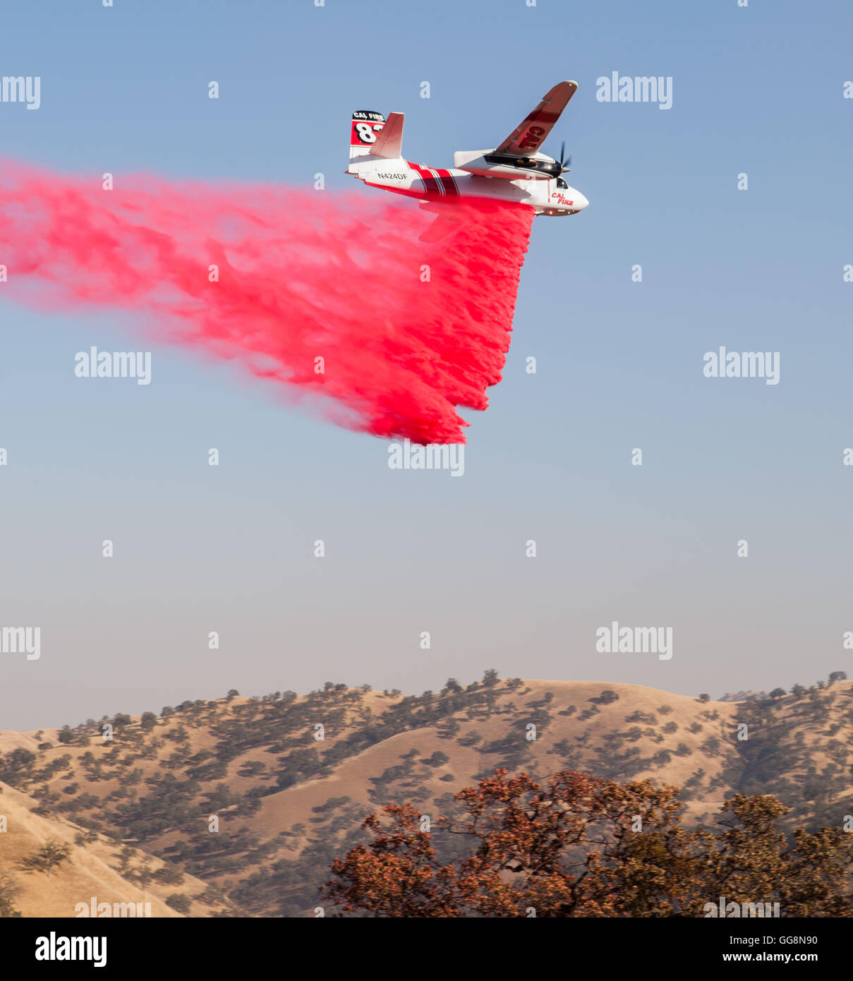Diablo Grande, CA, USA. 3rd Aug, 2016. CalFire tanker 83 flies into a ...