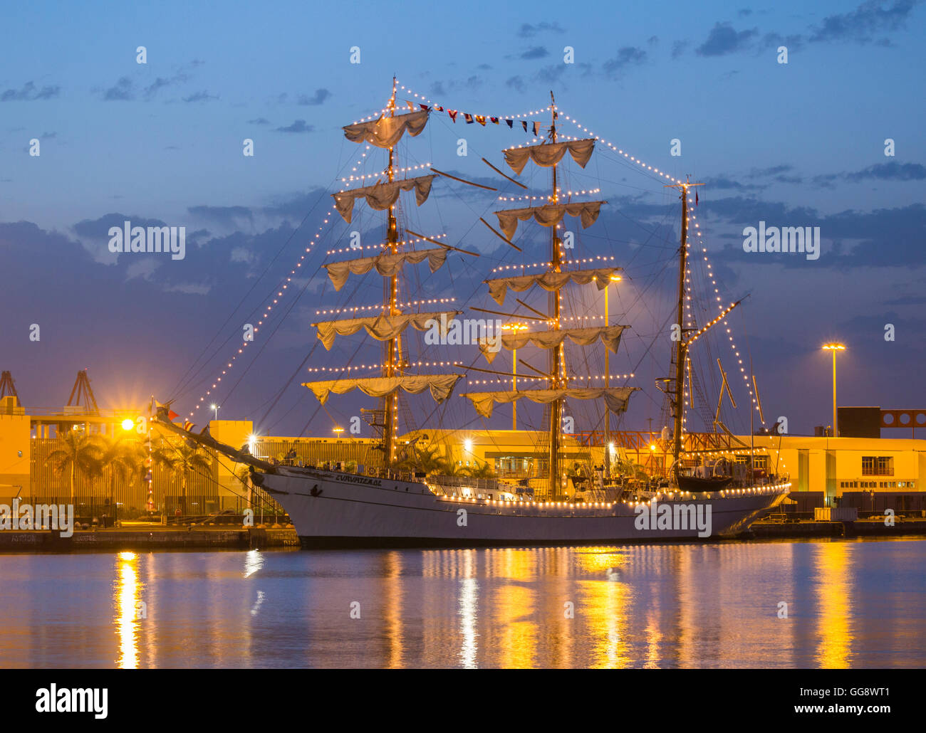 Crew climbing the rigging of Mexican navy training ship, Cuauhtemoc Stock Photo