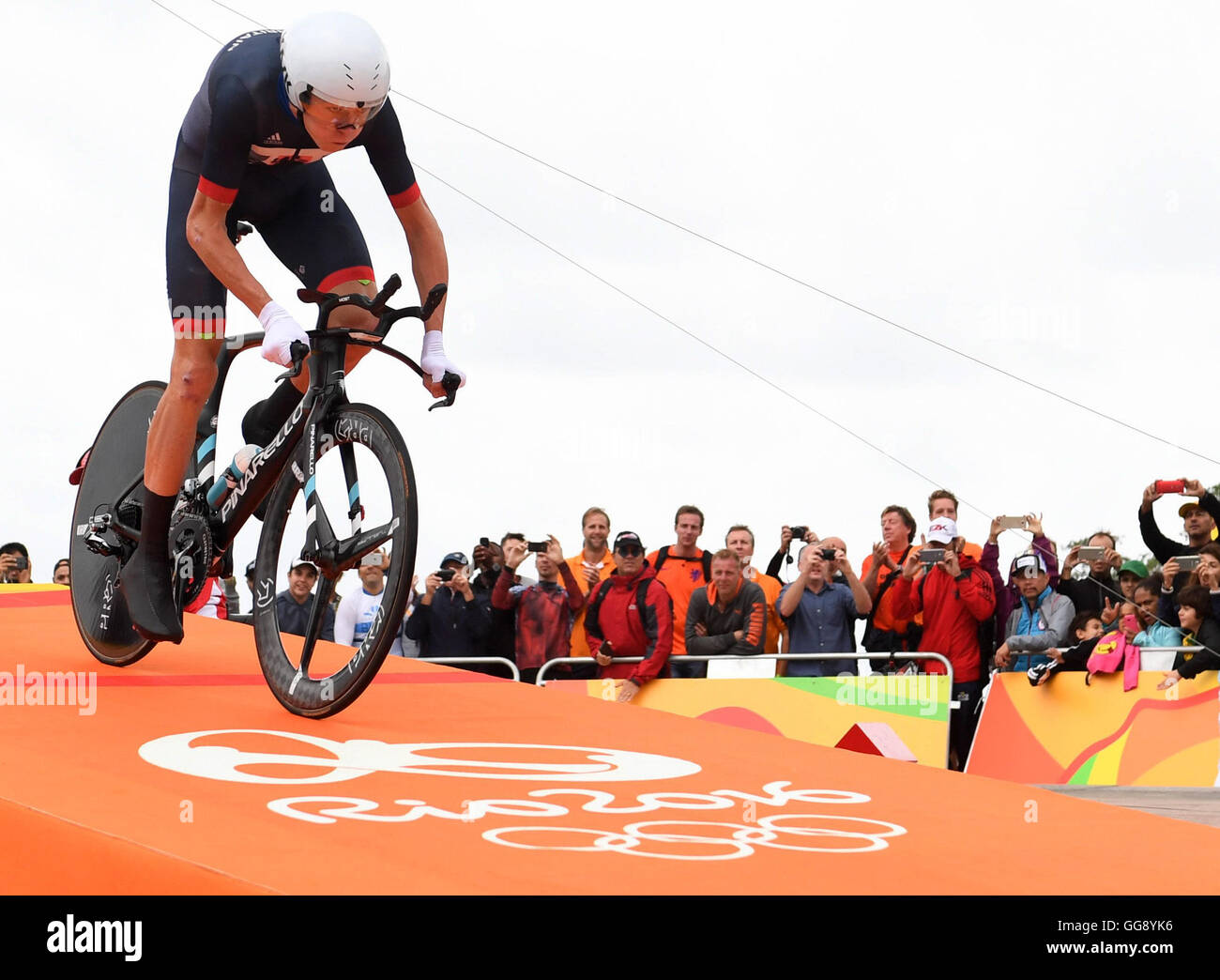 Rio de Janeiro, Brazil. 10th Aug, 2016. Christopher Froome of Great Britain at the start of the men's Individual Time Trial of the Rio 2016 Olympic Games Road Cycling events at Pontal in Rio de Janeiro, Brazil, 10 August 2016. Photo: Sebastian Kahnert/dpa/Alamy Live News Stock Photo