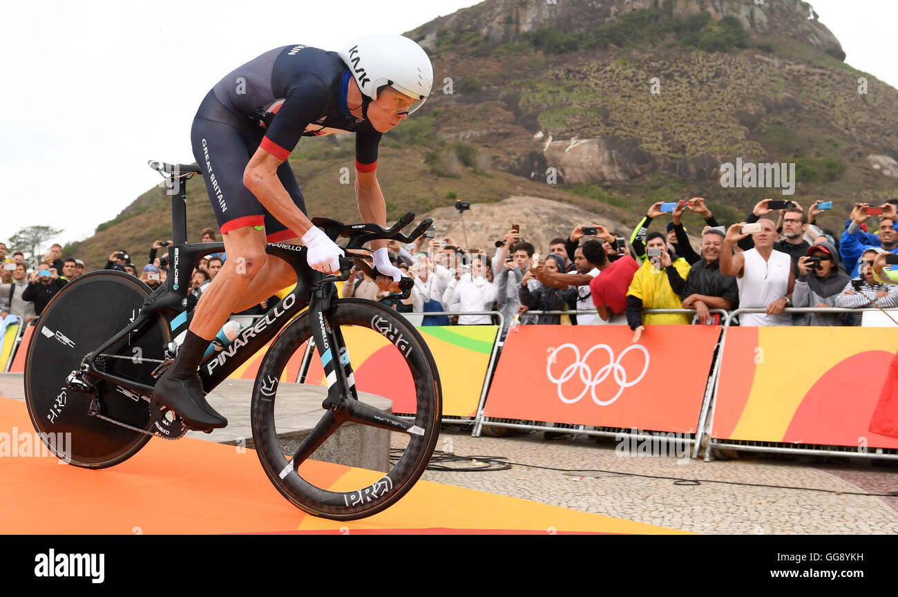 Rio de Janeiro, Brazil. 10th Aug, 2016. Christopher Froome of Great Britain at the start of the men's Individual Time Trial of the Rio 2016 Olympic Games Road Cycling events at Pontal in Rio de Janeiro, Brazil, 10 August 2016. Photo: Sebastian Kahnert/dpa/Alamy Live News Stock Photo